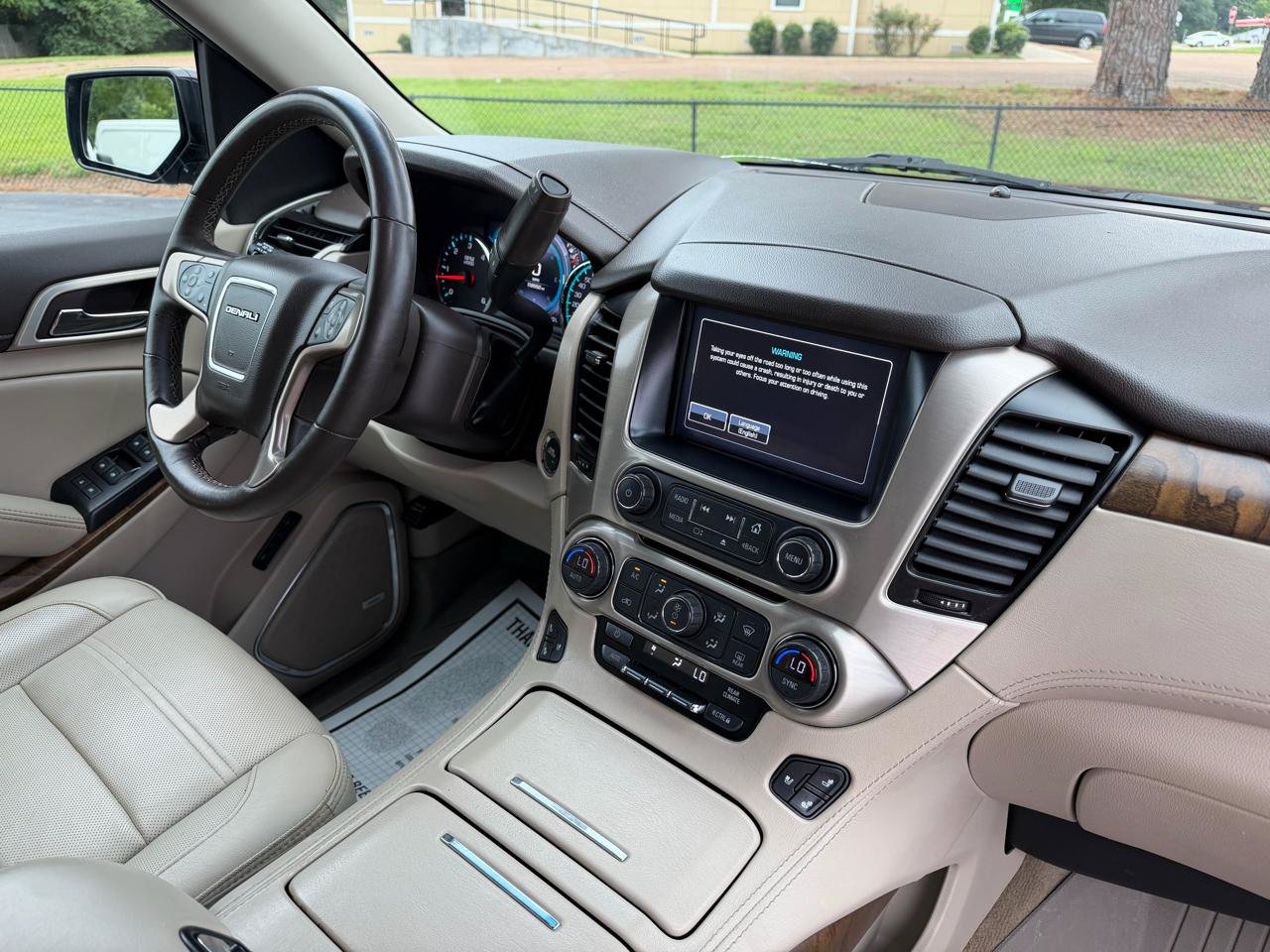 Used 2018 GMC Yukon Denali w/ Denali Ultimate Package AWD/4WD image 16