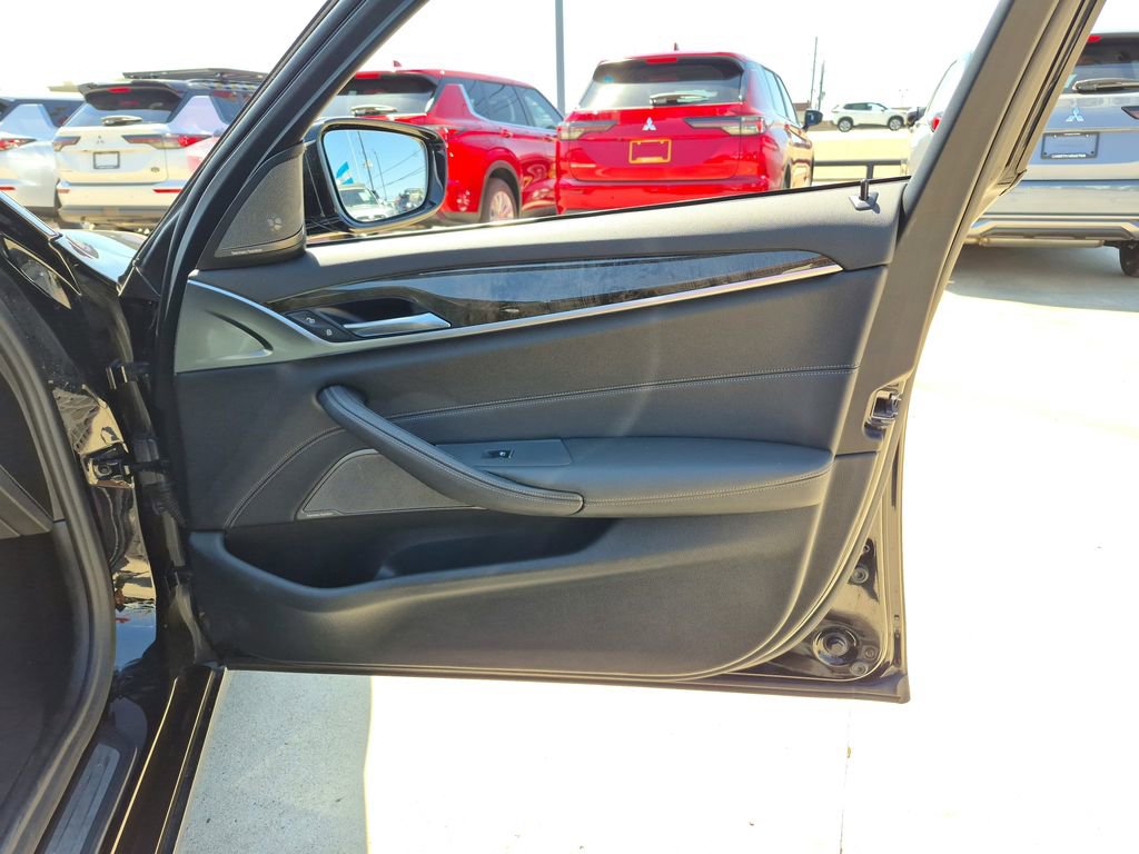 Used 2021 BMW 530i xDrive w/ Premium Package image 41