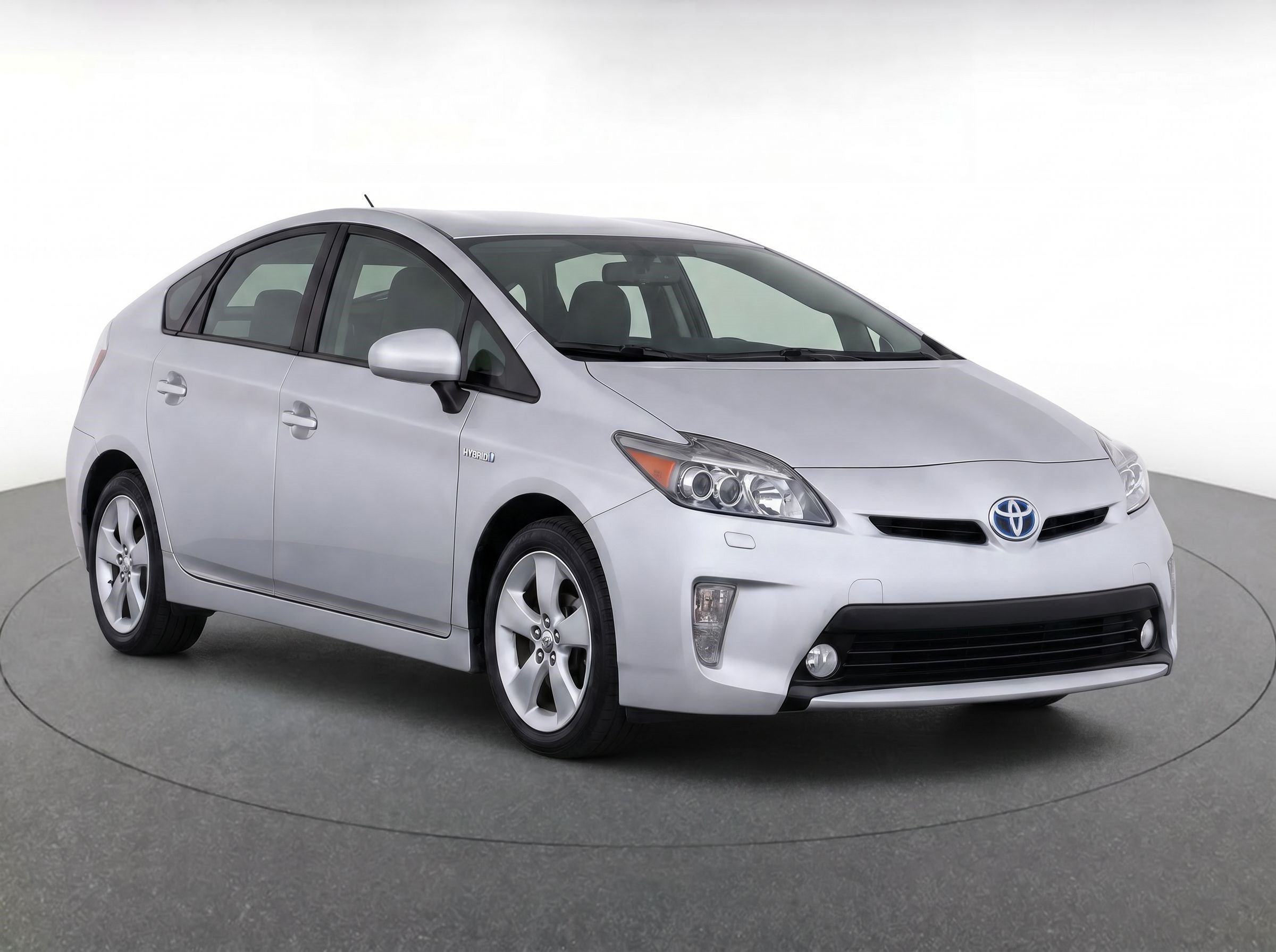 Used 2013 Toyota Prius Five FWD image 2