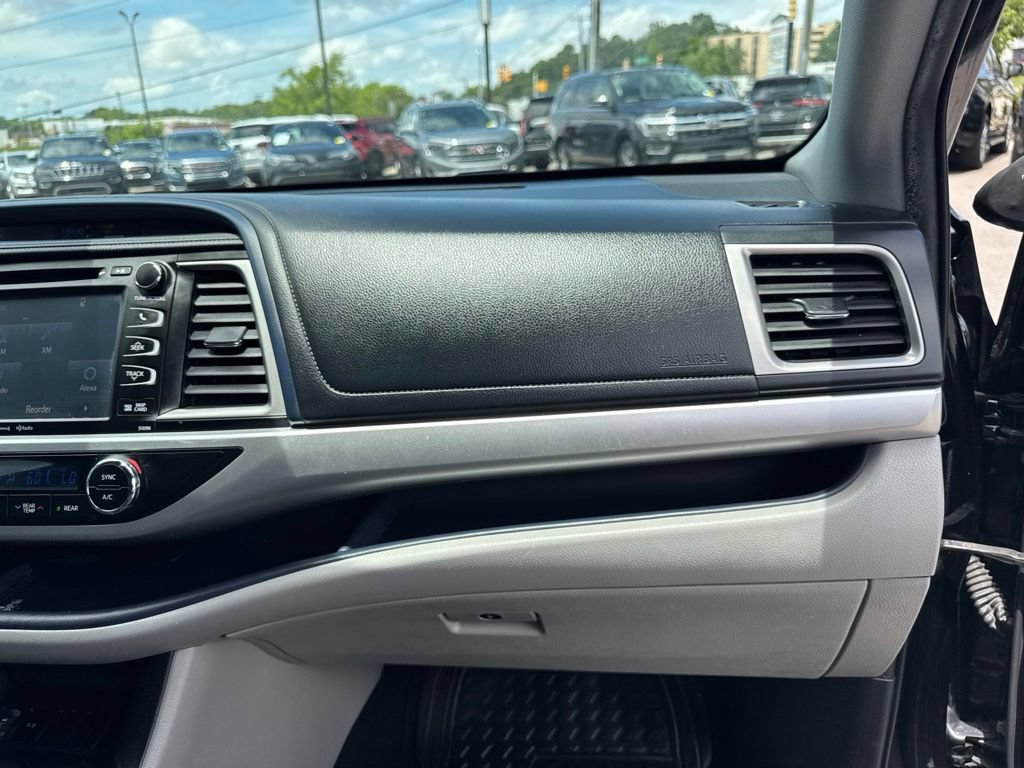 Used 2019 Toyota Highlander XLE FWD image 20