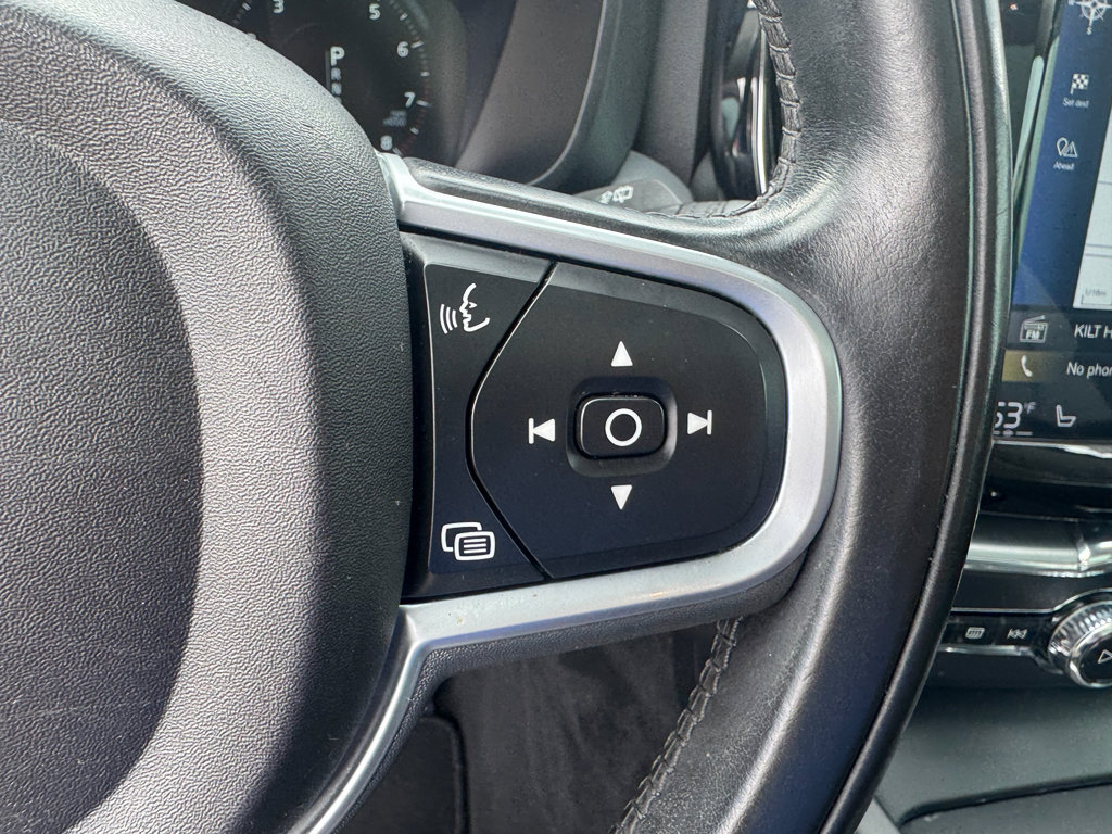 Used 2019 Volvo XC60 T5 Momentum w/ Multimedia Package AWD/4WD image 16