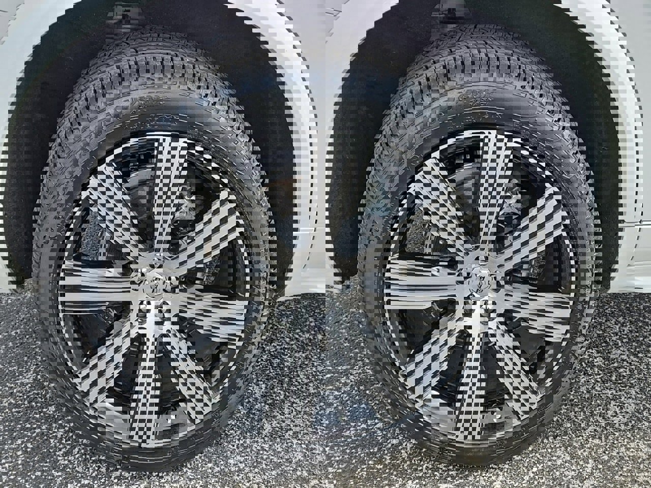 Used 2025 Volvo XC90 B6 Ultra w/ Protection Package Premier image 7