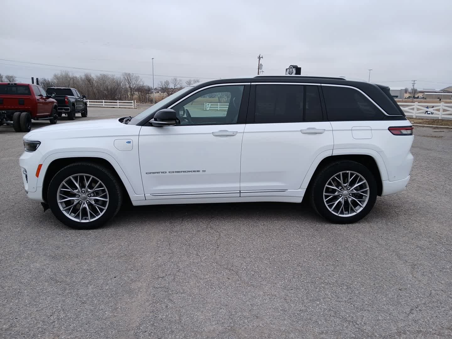 Used 2022 Jeep Grand Cherokee Summit w/ Advanced Protech Group IV image 4