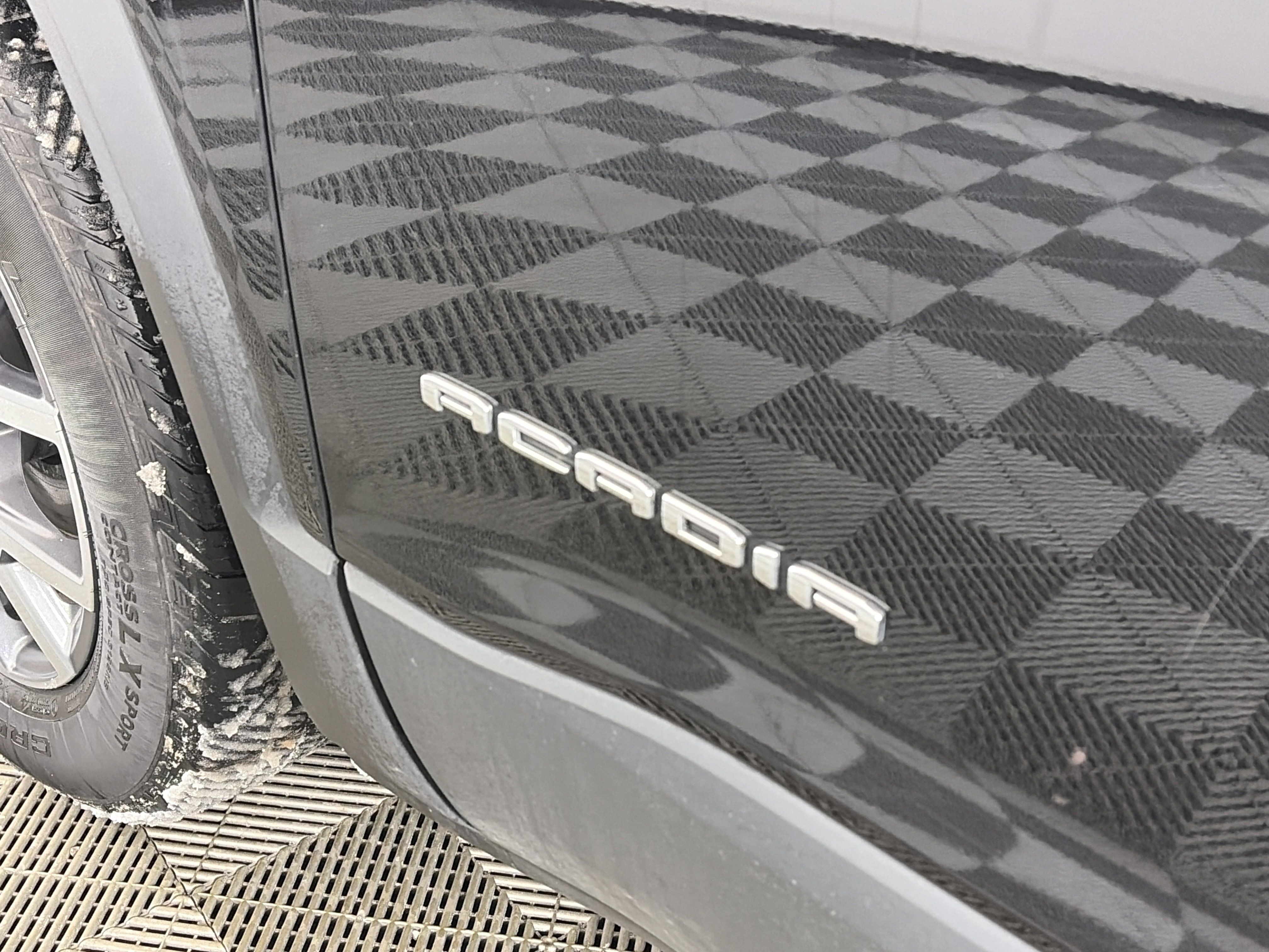 Used 2023 GMC Acadia SLT w/ Preferred Package image 18