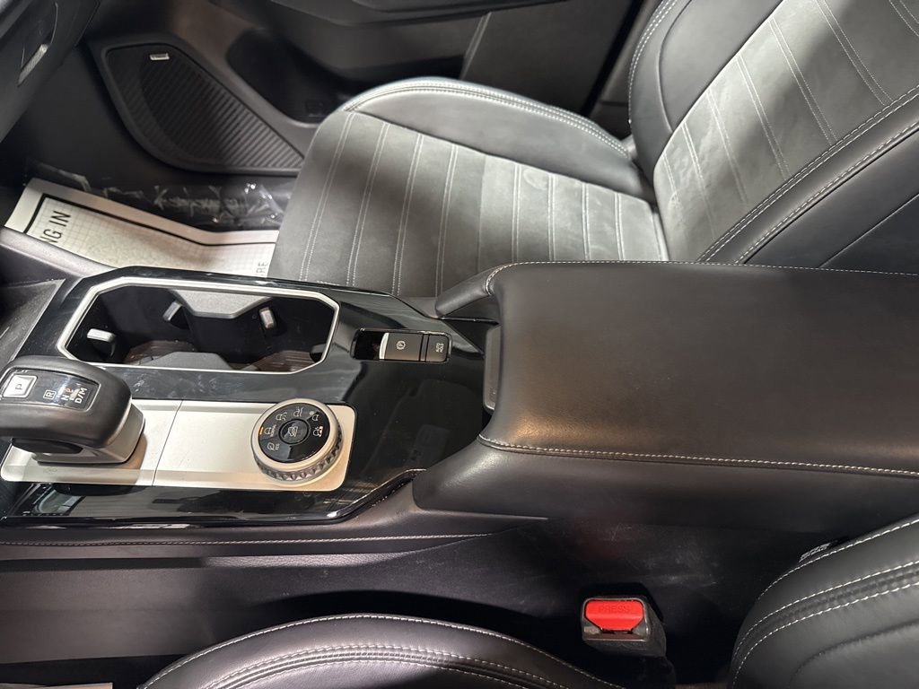 Used 2025 Mitsubishi Outlander SE image 29