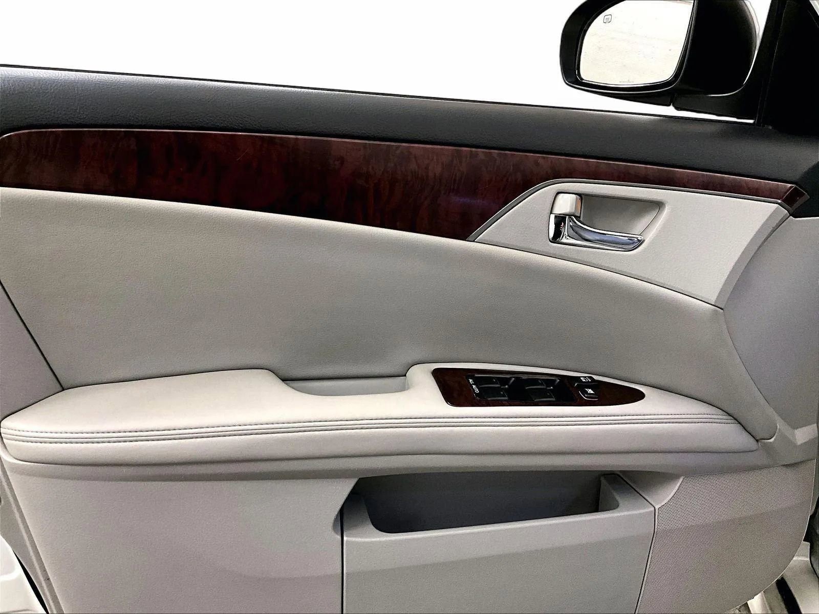 Used 2012 Toyota Avalon FWD image 23