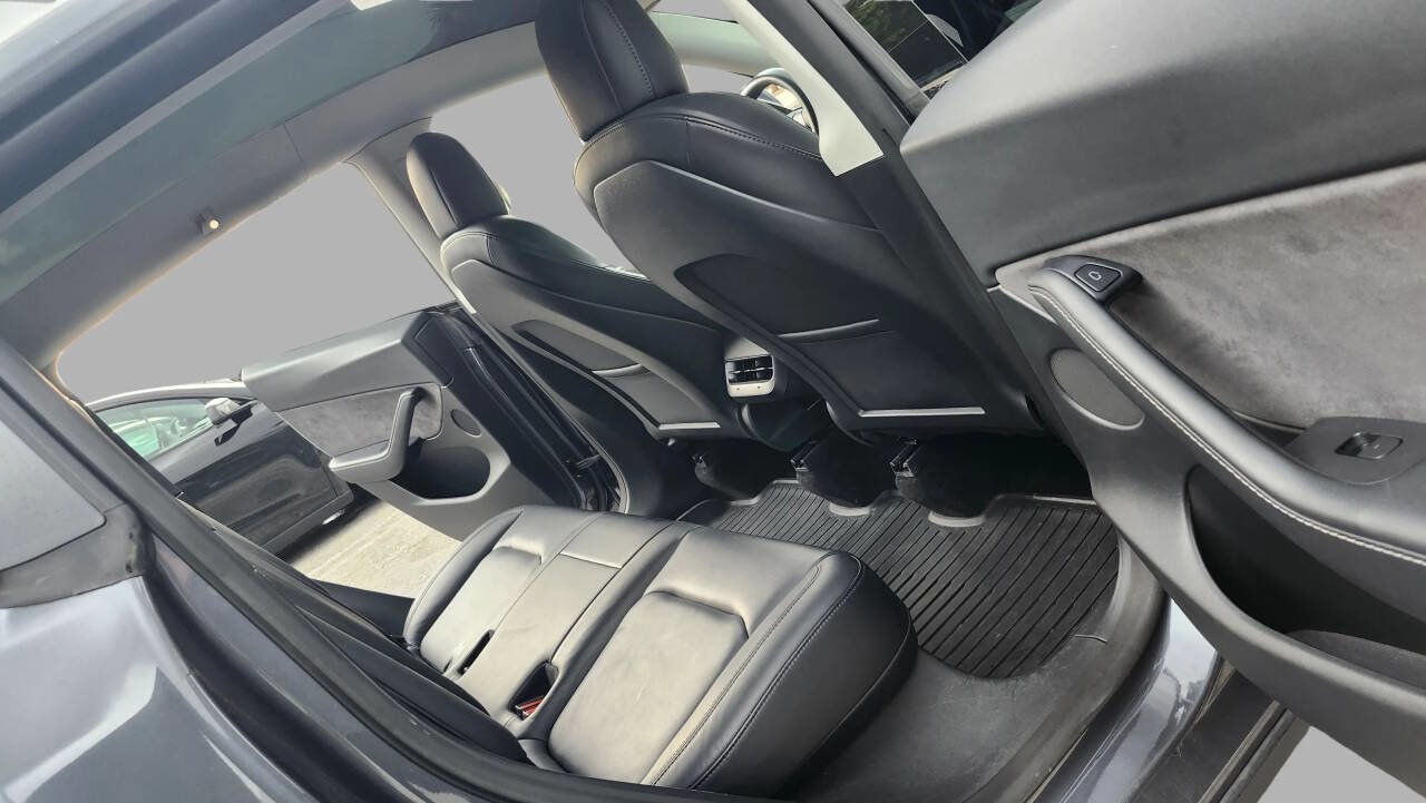 Used 2022 Tesla Model Y Long Range image 21