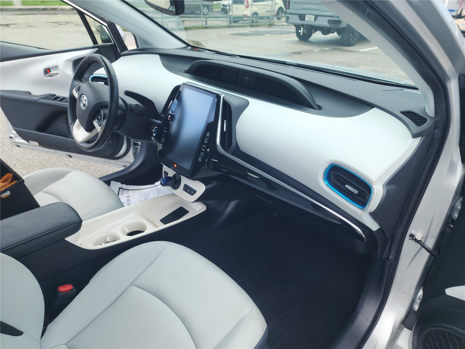 Used 2017 Toyota Prius Prime Advanced FWD image 29