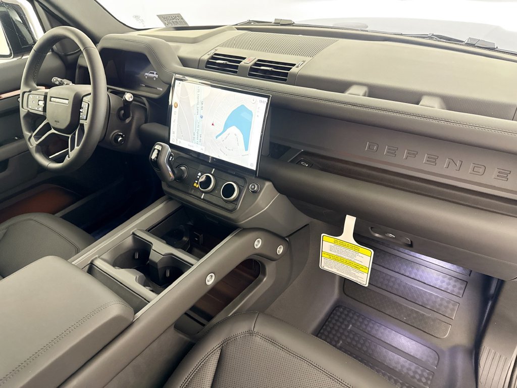 New 2026 Land Rover Defender 130 X-Dynamic SE AWD/4WD image 31