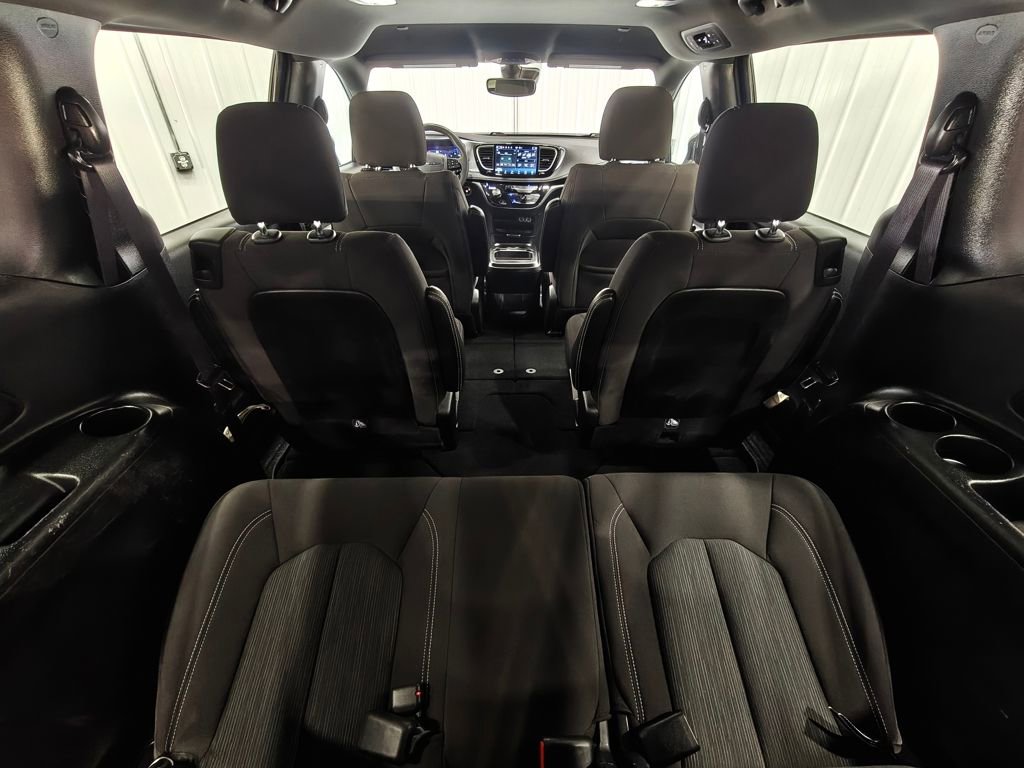 Used 2024 Chrysler Pacifica Touring image 29
