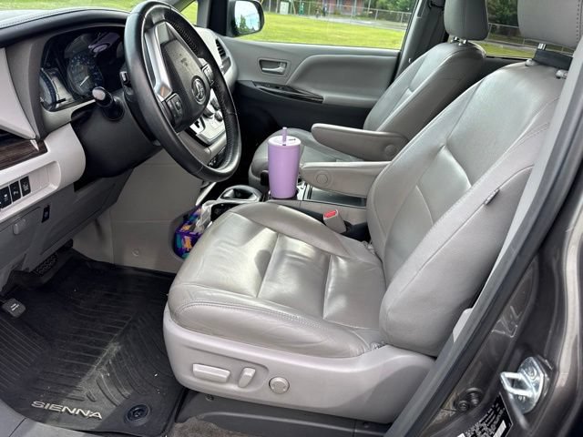 Used 2017 Toyota Sienna XLE FWD image 11