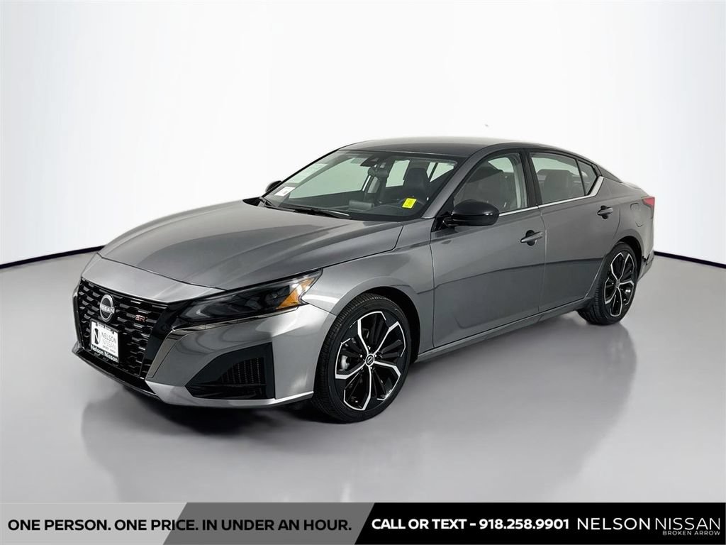 Certified 2025 Nissan Altima 2.5 SR FWD image 1