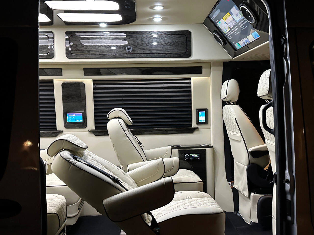 Used 2024 Mercedes-Benz Sprinter 3500 image 3