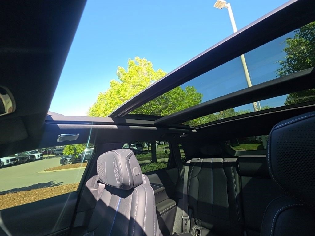 Used 2026 Cadillac Lyriq Premium Luxury AWD/4WD image 23