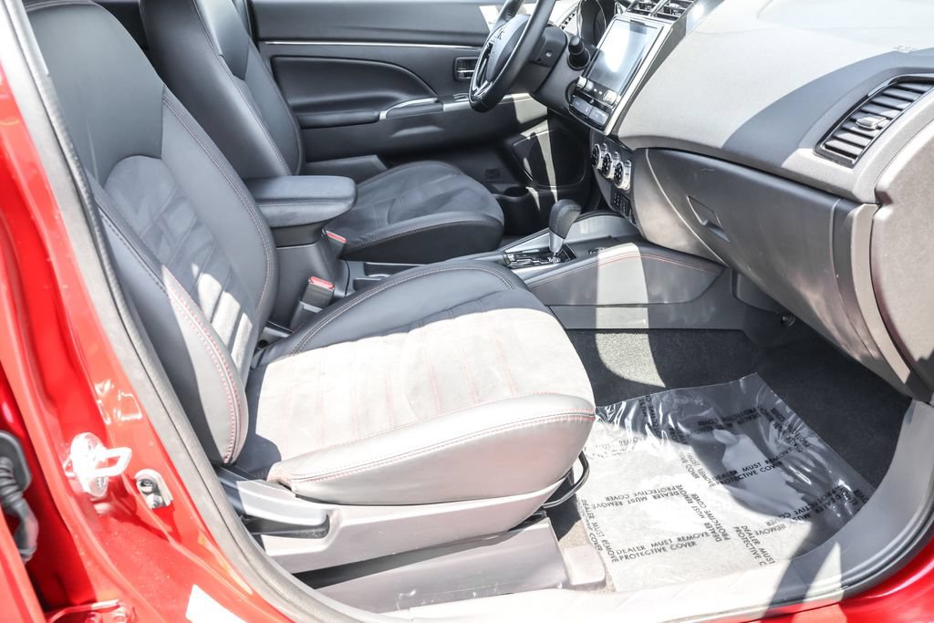 Used 2024 Mitsubishi Outlander Sport SE AWD/4WD image 35