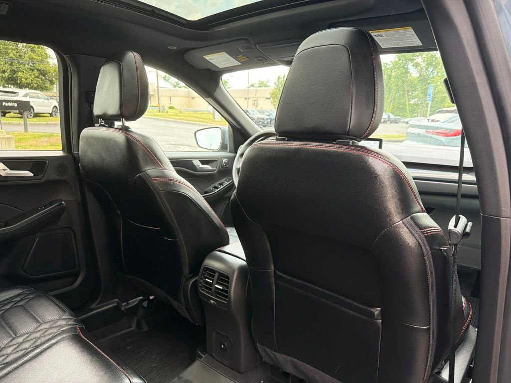 Used 2023 Ford Escape ST-Line Elite w/ Premium Technology Package AWD/4WD image 14