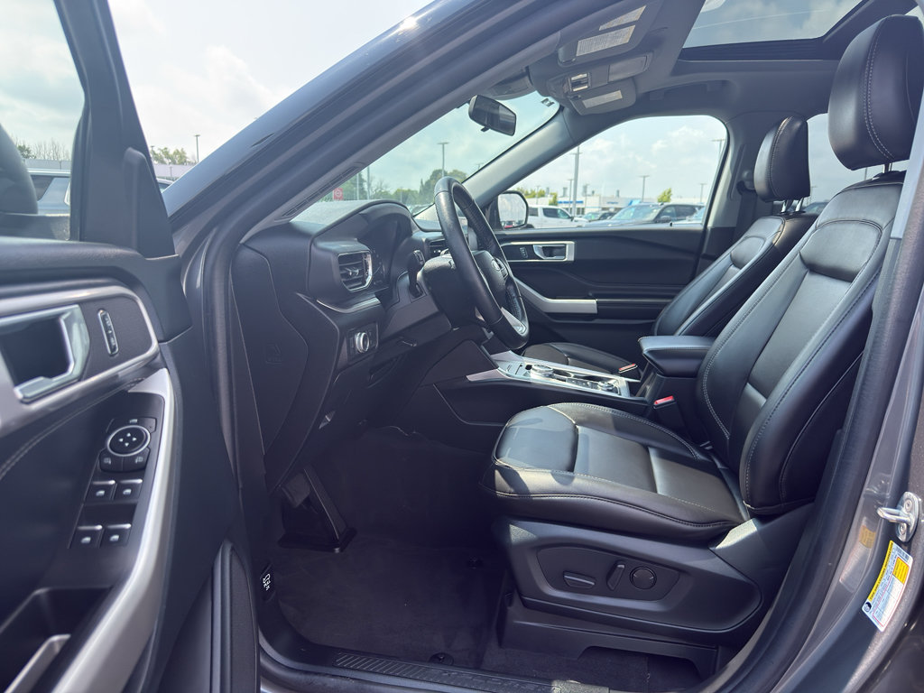 Used 2022 Ford Explorer XLT w/ Equipment Group 202A AWD/4WD image 12