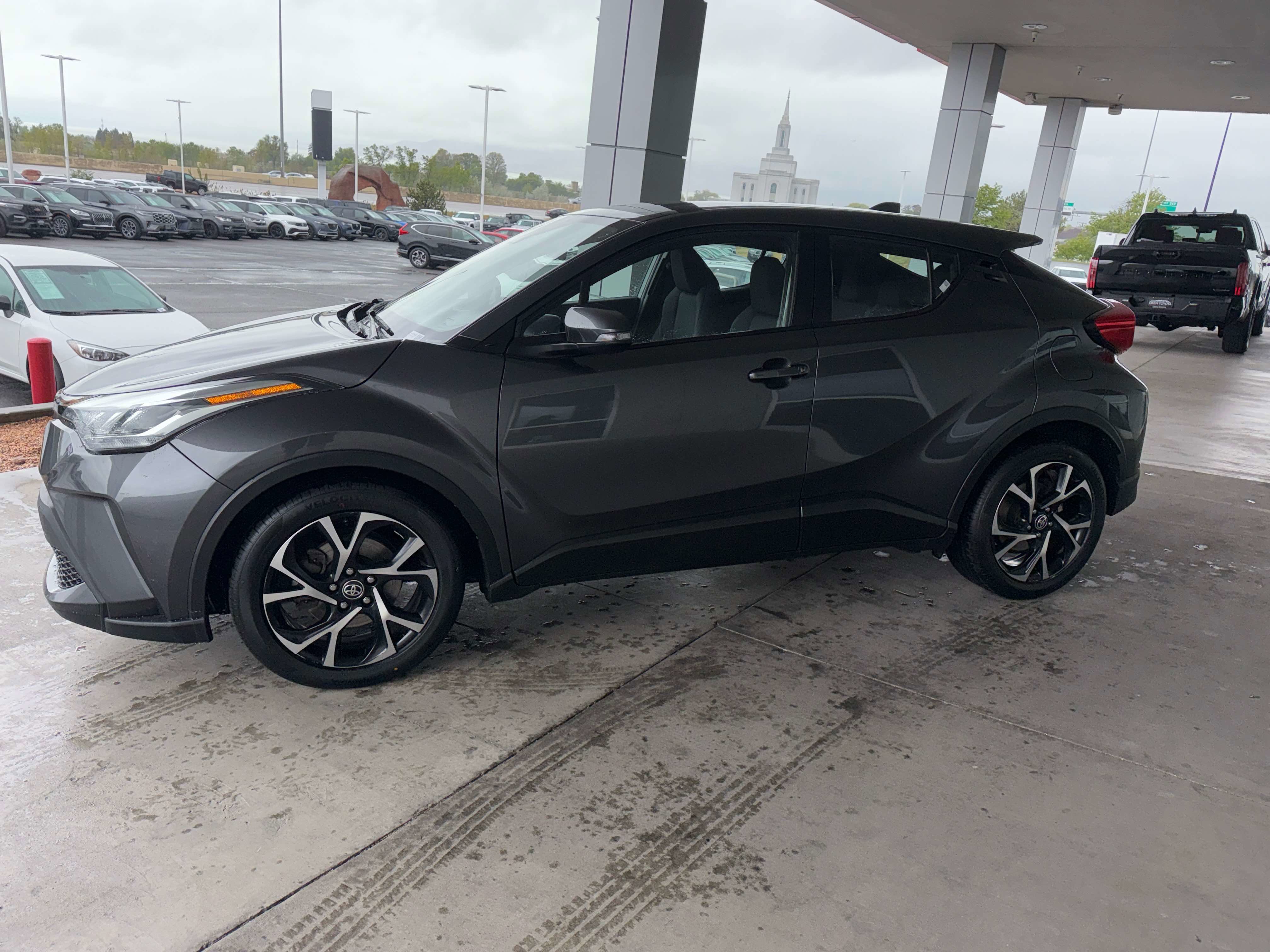 Used 2022 Toyota C-HR XLE FWD image 6