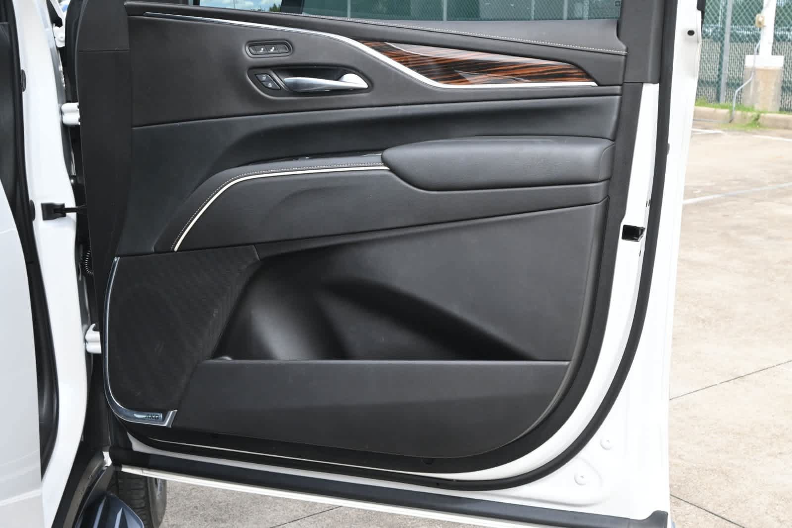 Used 2024 Cadillac Escalade Luxury RWD image 25