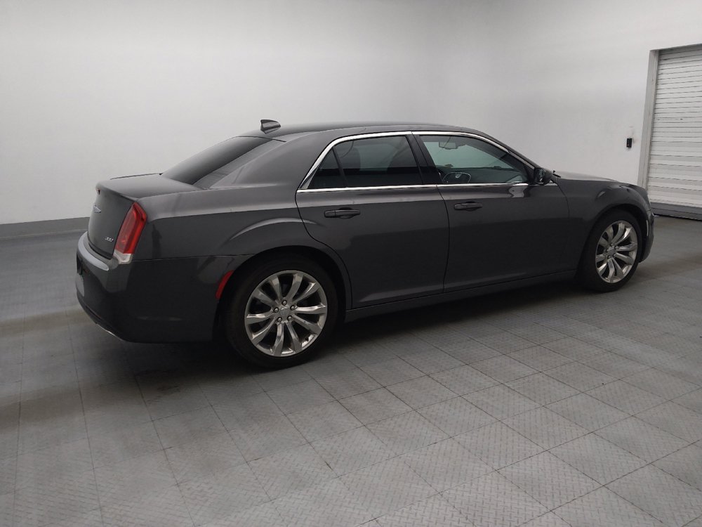 Used 2019 Chrysler 300 Touring w/ Quick Order Package 2EF RWD image 10