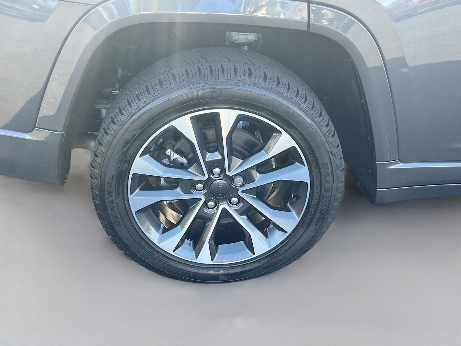 Used 2021 Jeep Grand Cherokee L Overland w/ Luxury Tech Group IV AWD/4WD image 35