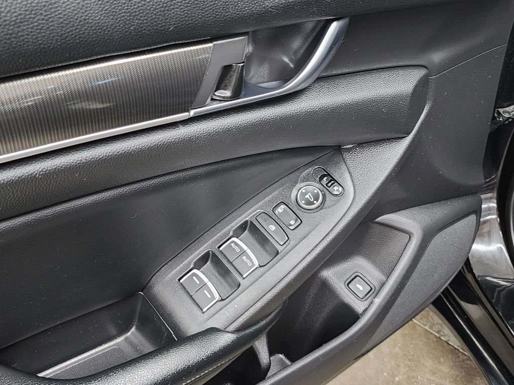 Used 2018 Honda Accord Sport image 10