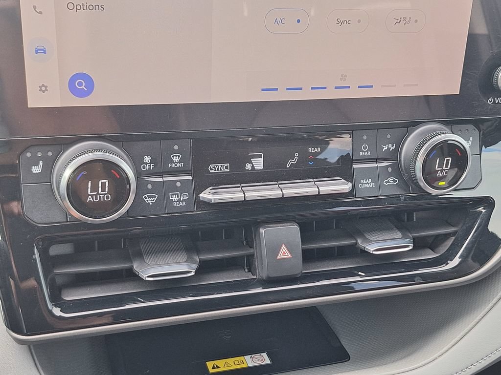 Used 2023 Toyota Highlander XLE AWD/4WD image 19