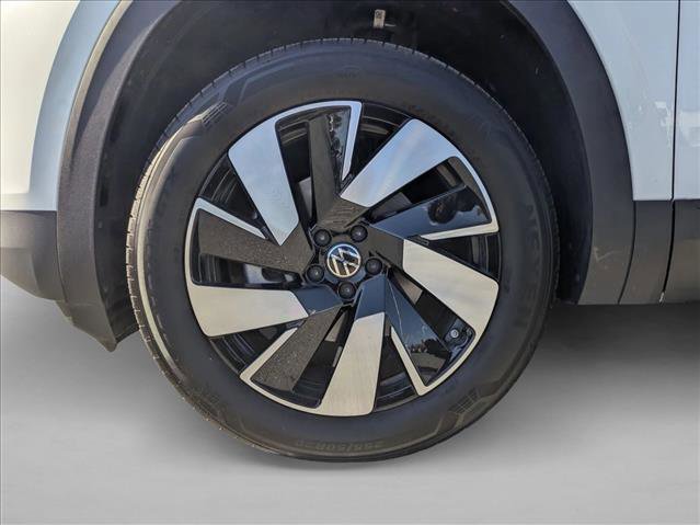 Used 2024 Volkswagen Atlas Cross Sport SE image 24