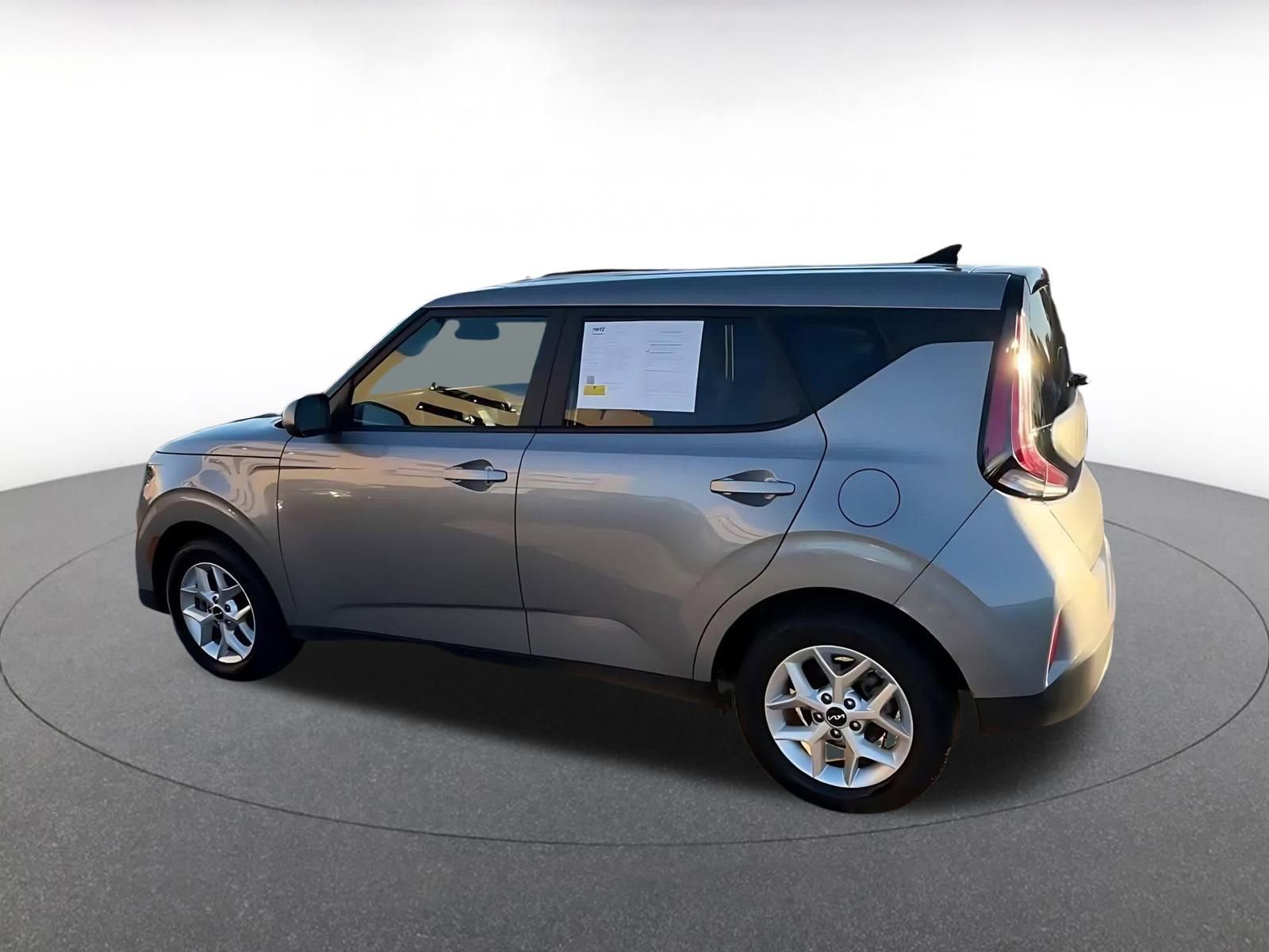 Used 2025 Kia Soul LX w/ LX Technology Package image 10