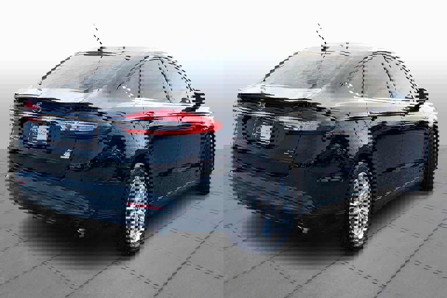 Used 2018 Ford Fusion SE w/ Fusion SE Technology Package image 12