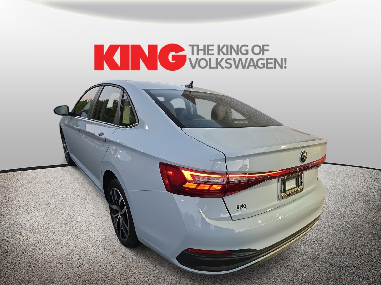 Certified 2025 Volkswagen Jetta SE w/ Sunroof Package image 5