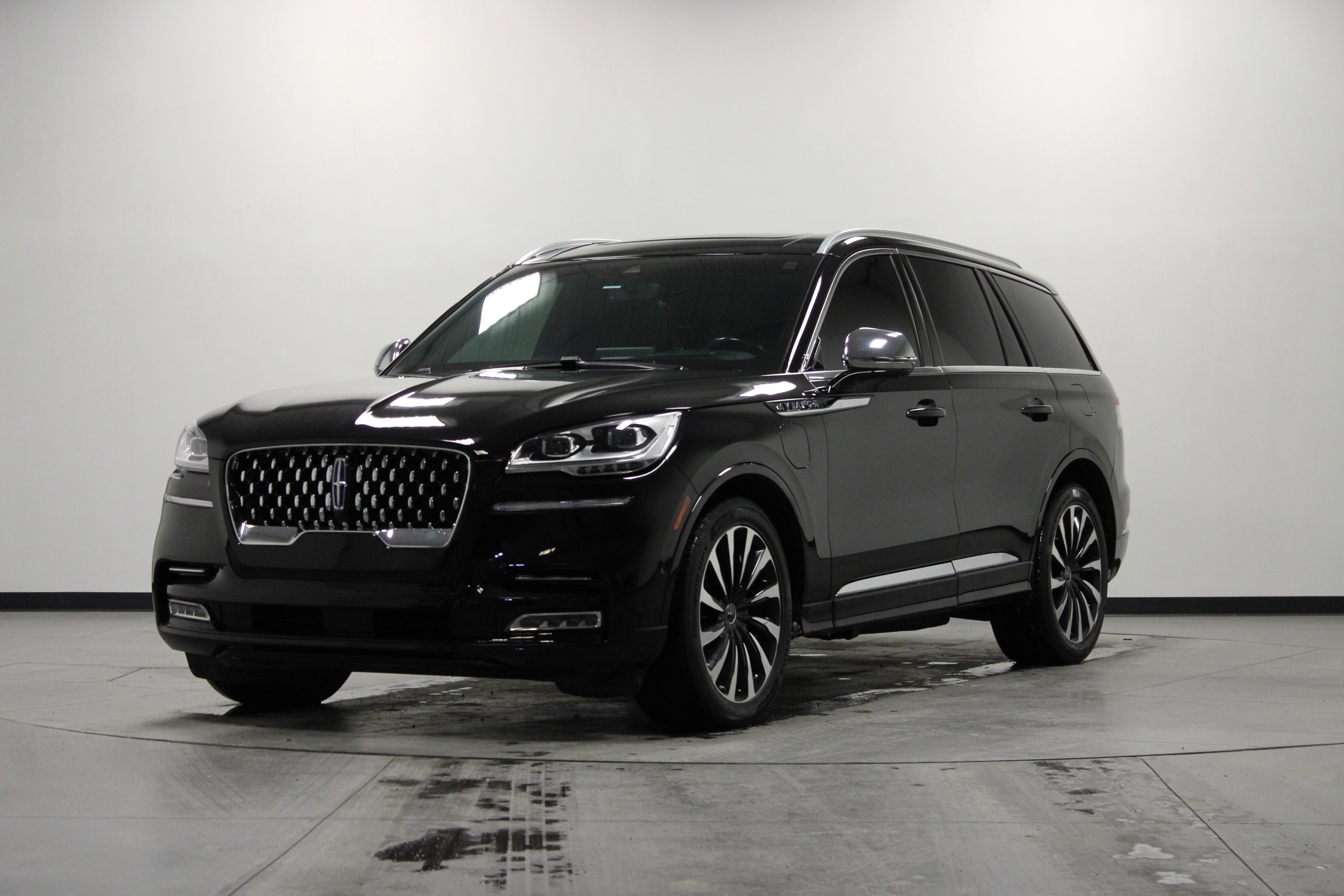 Used 2020 Lincoln Aviator Black Label Grand Touring w/ Class IV Trailer Tow Package image 8