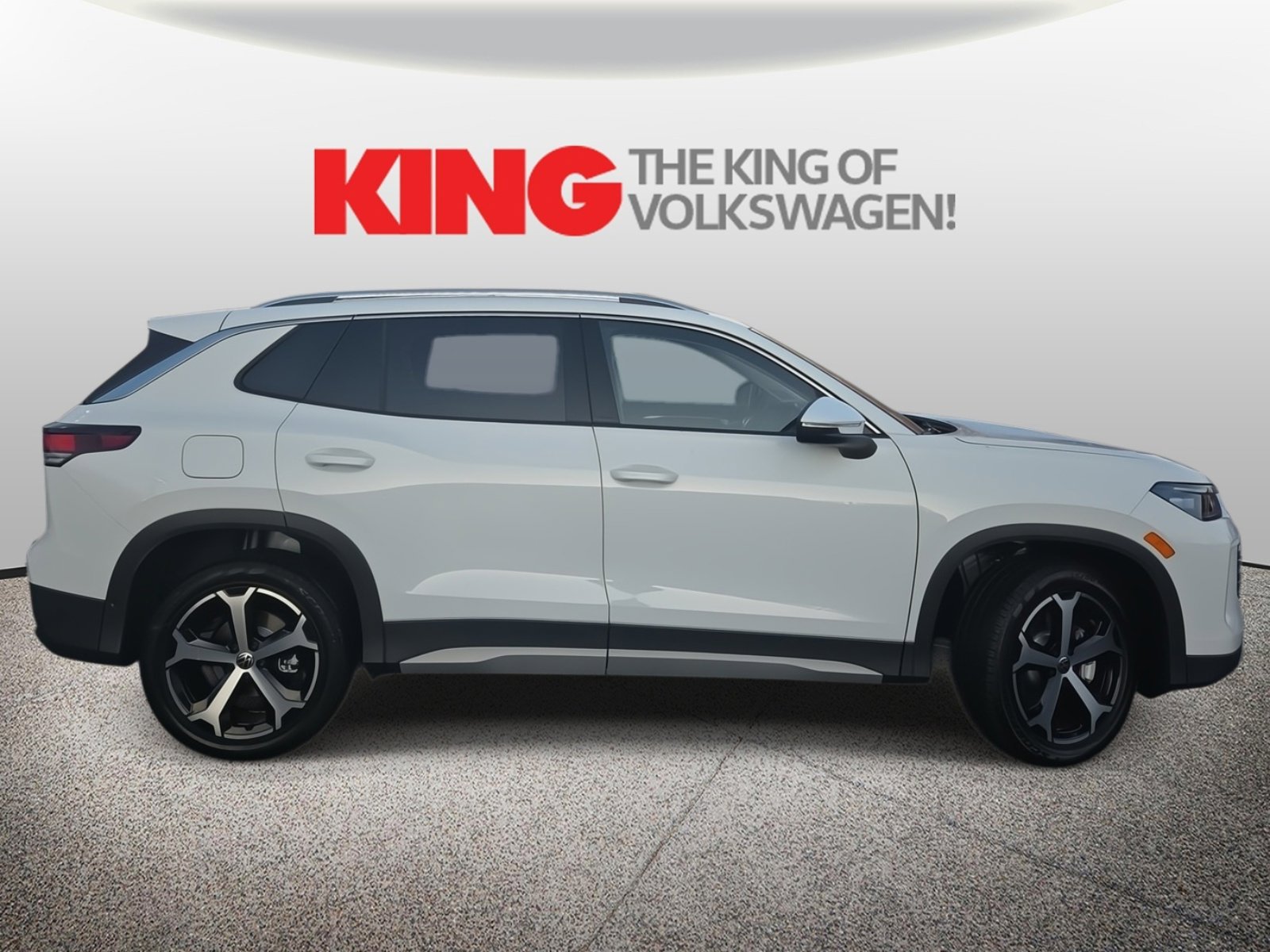 New 2026 Volkswagen Tiguan SE image 2