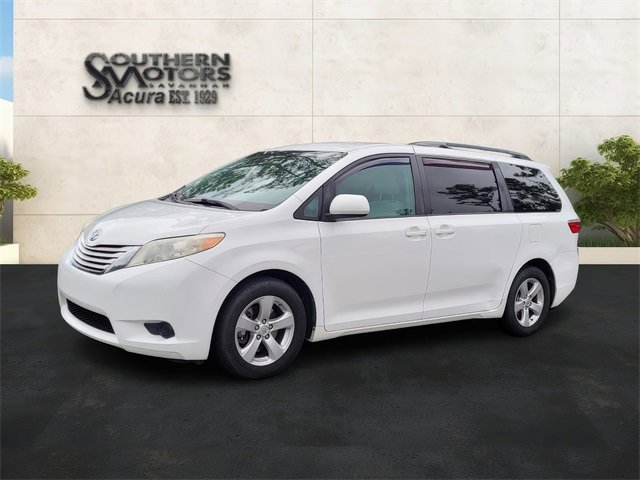 Used 2017 Toyota Sienna LE
