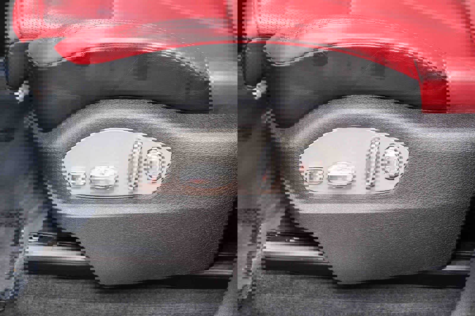 Used 2024 Porsche Macan image 23