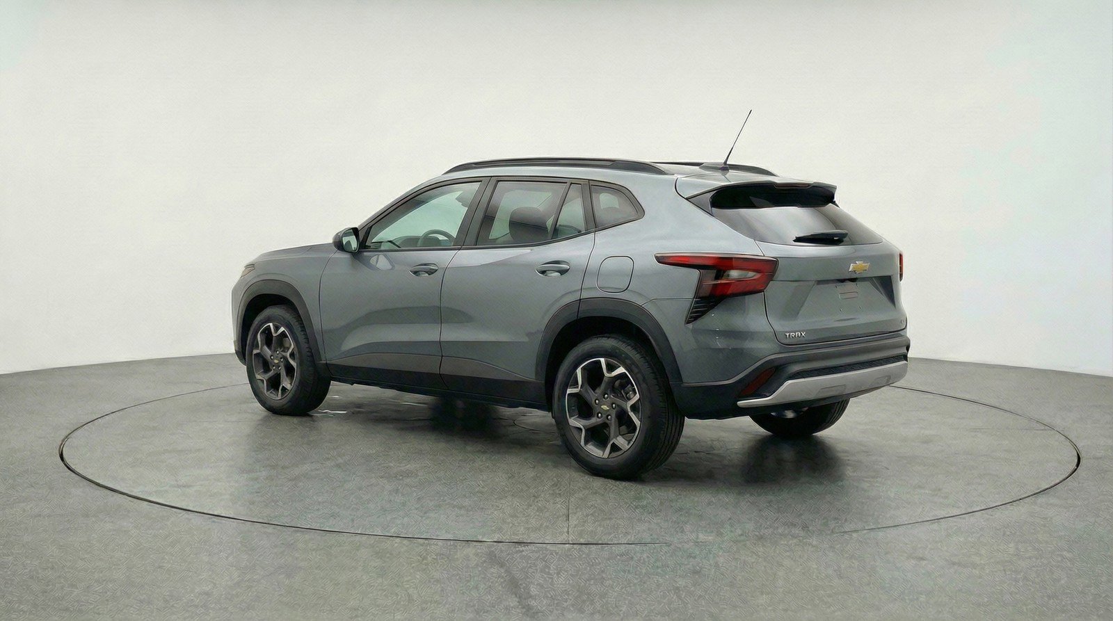 Used 2025 Chevrolet Trax LT FWD image 6