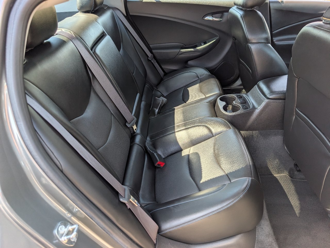 Used 2017 Chevrolet Volt Premier w/ Driver Confidence Package FWD image 5