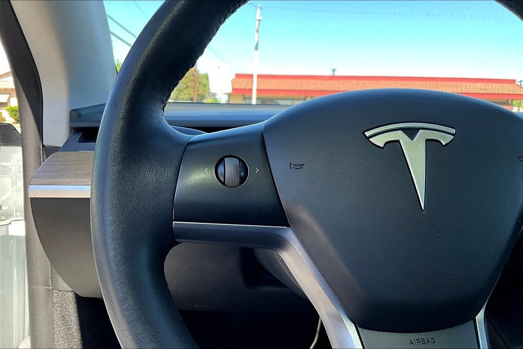 Used 2023 Tesla Model Y Long Range AWD/4WD image 9