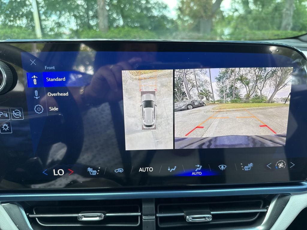 Used 2025 Chevrolet Equinox EV LT FWD image 36