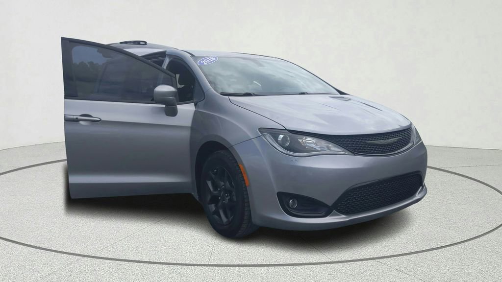 Used 2018 Chrysler Pacifica Touring Plus w/ S Appearance Package image 8