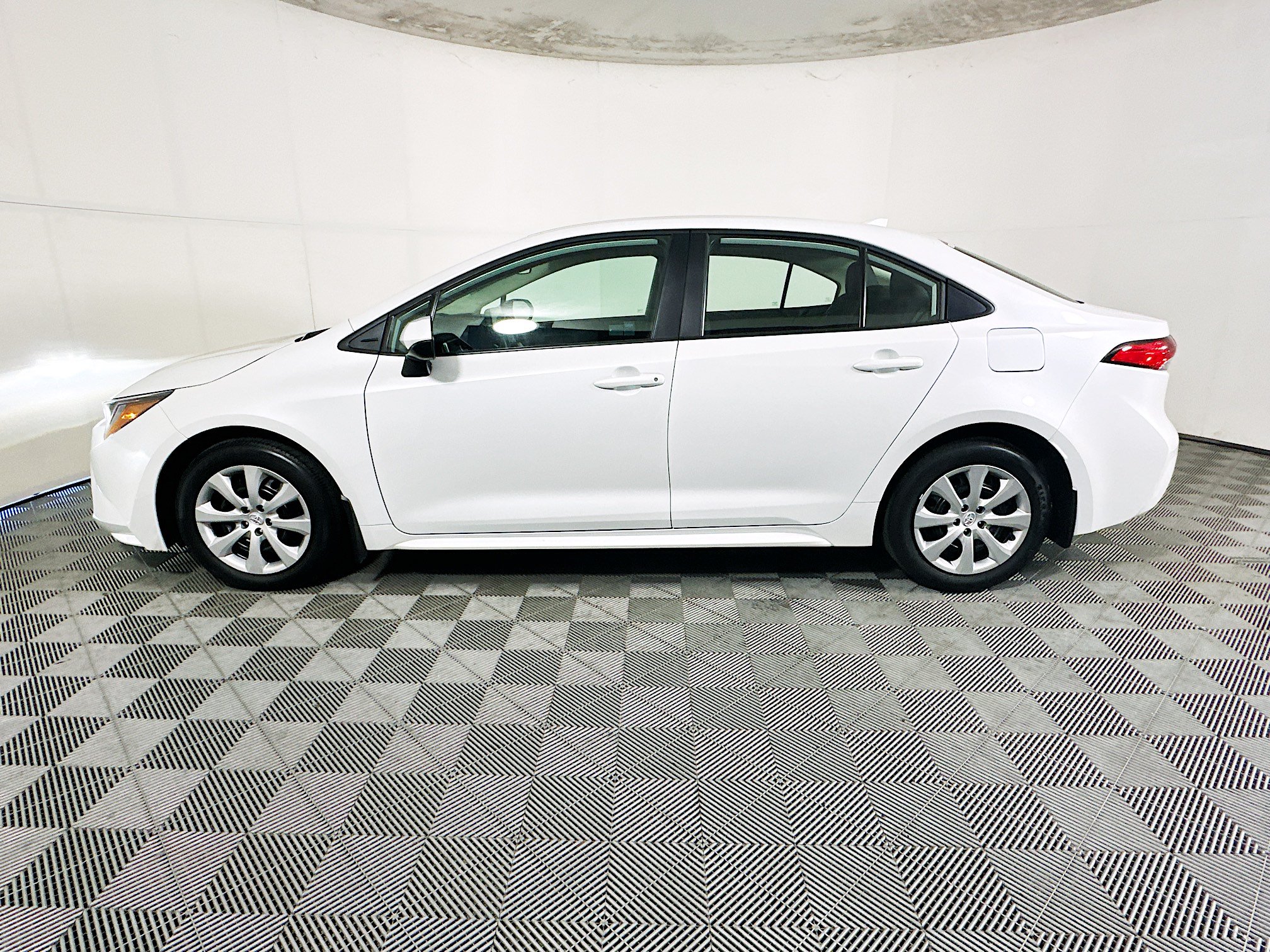 Used 2025 Toyota Corolla LE FWD image 6