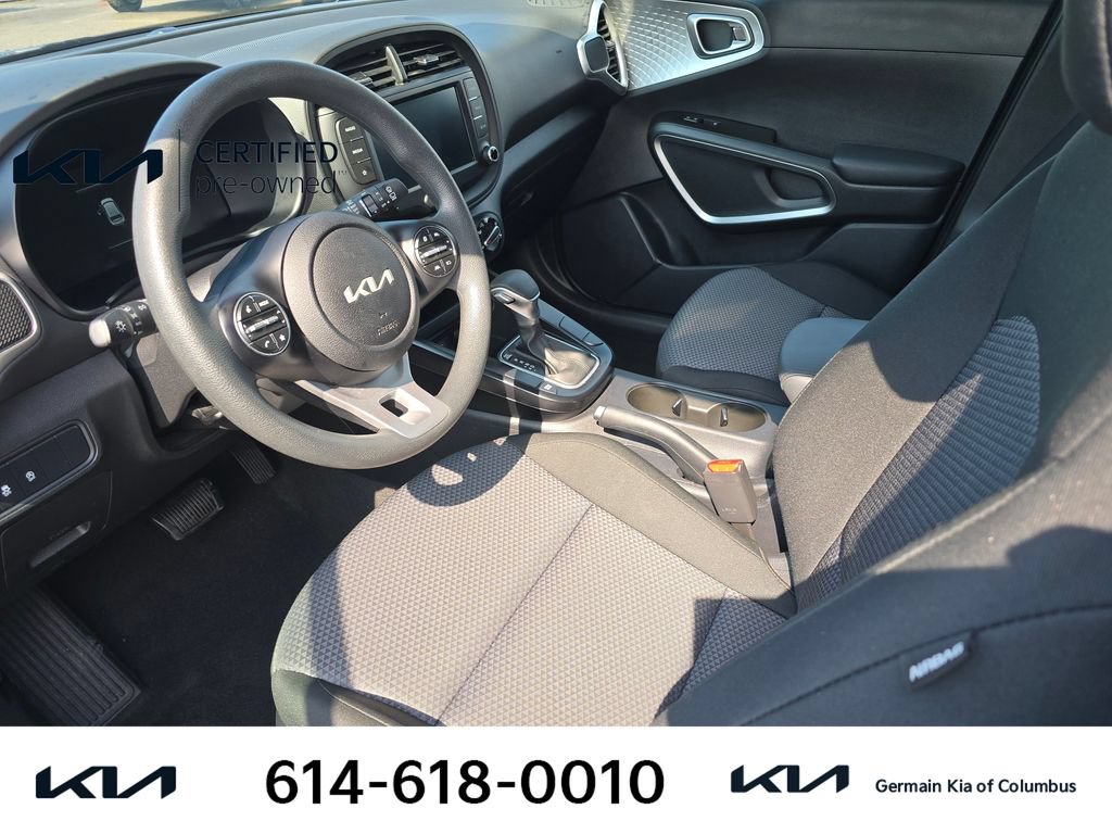 Certified 2025 Kia Soul LX w/ LX Technology Package FWD image 17