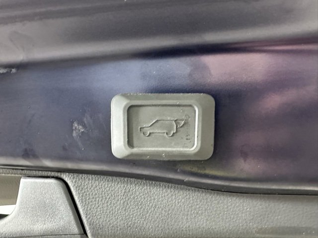 Used 2023 Toyota RAV4 SE image 15