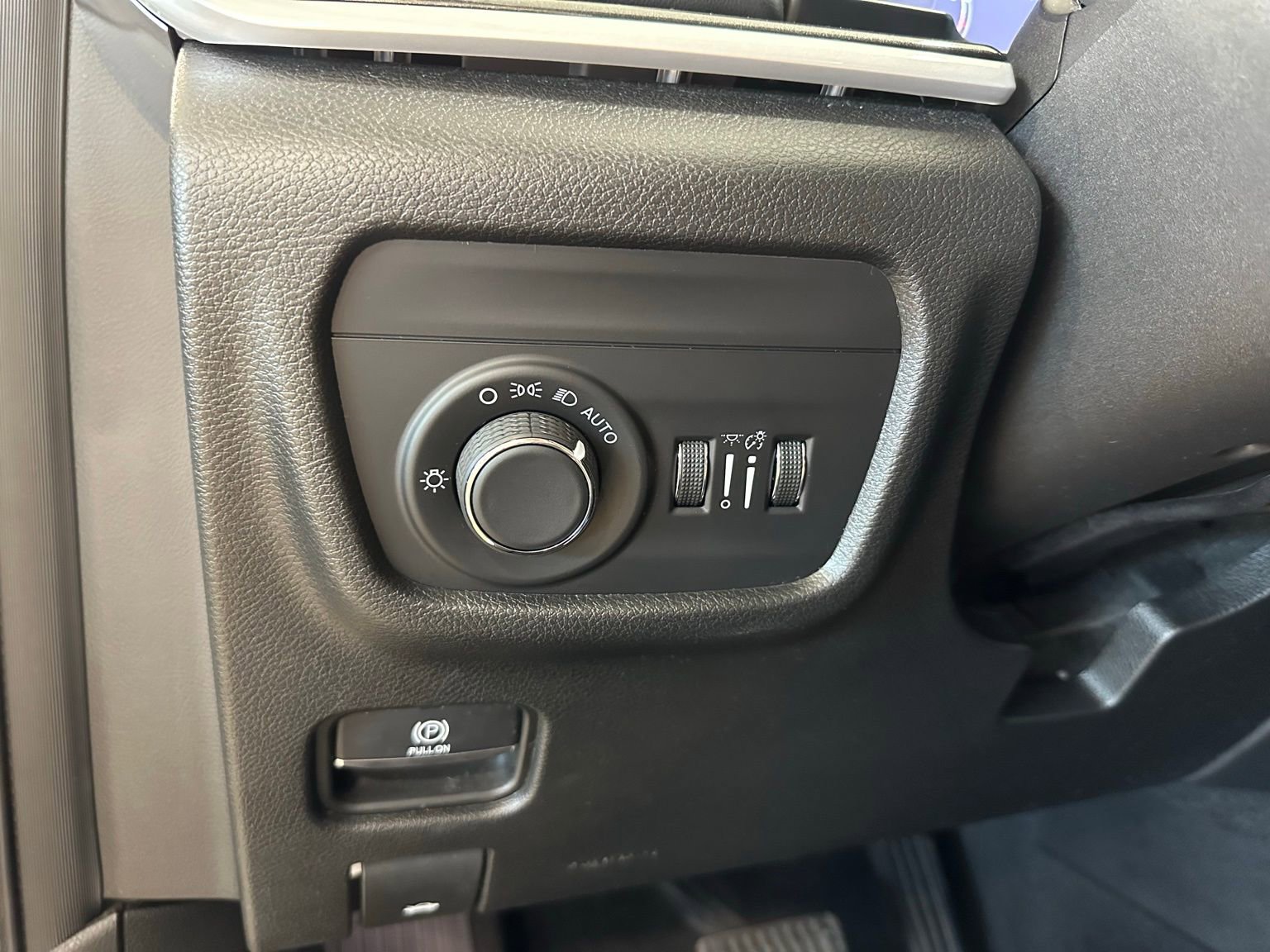 Used 2023 Jeep Grand Cherokee L Laredo AWD/4WD image 24