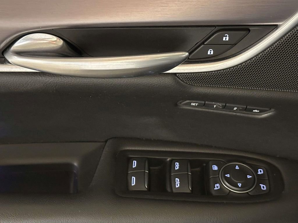 Used 2018 Cadillac XT5 Luxury w/ Driver Awareness Package AWD/4WD image 13