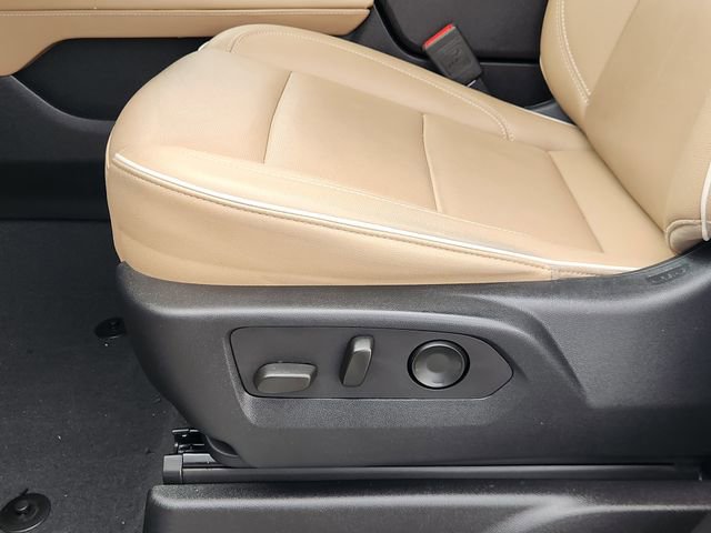 Used 2024 Chevrolet Suburban Premier w/ Premium Package RWD image 23