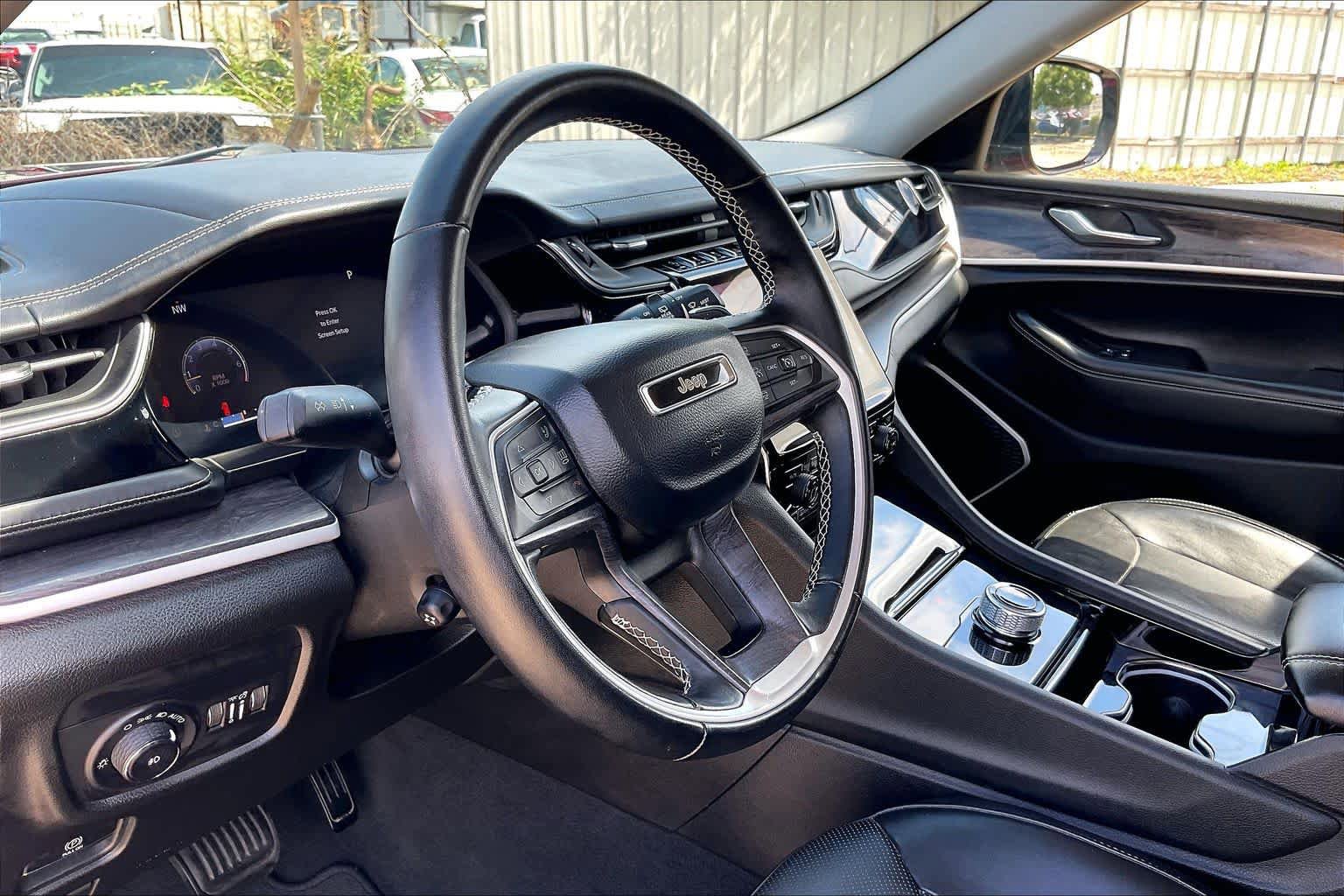 Used 2022 Jeep Grand Cherokee Limited w/ Luxury Tech Group II RWD image 18