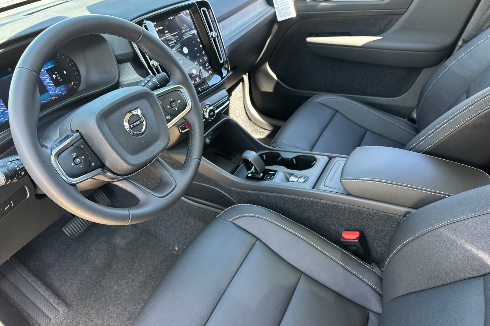 New 2026 Volvo XC40 B5 Core w/ Protection Package Premier AWD/4WD image 9