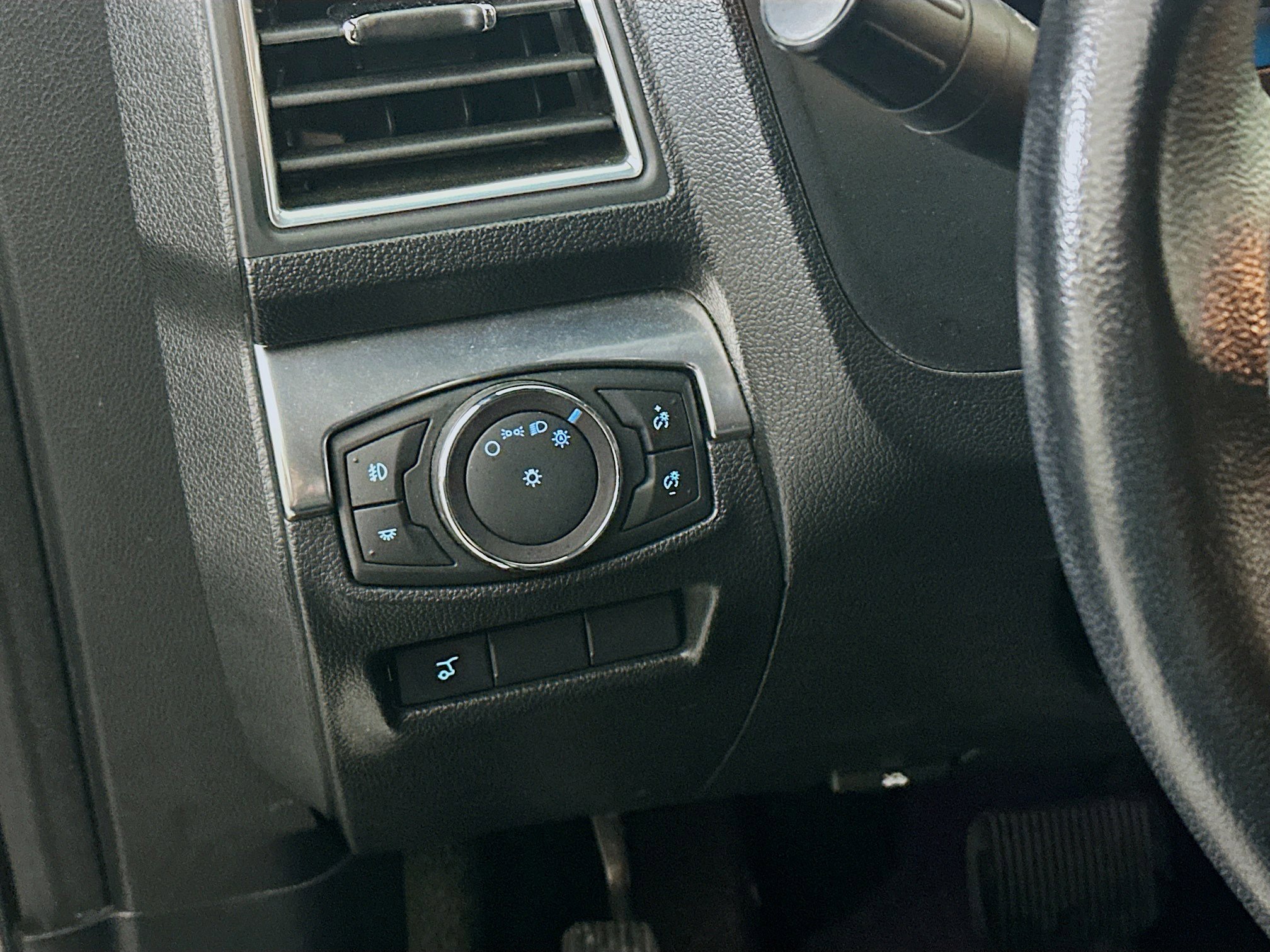 Used 2017 Ford Explorer Limited image 16