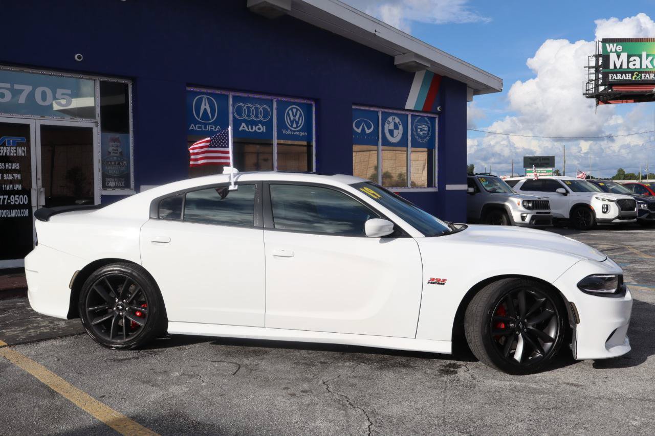 Used 2019 Dodge Charger Scat Pack w/ Technology Group RWD image 2